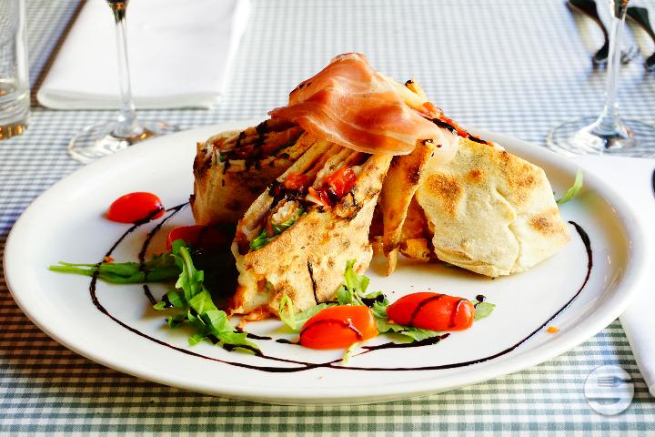 Pizza Rotolone (lauwarm und gerollt) - Ristorante Toto