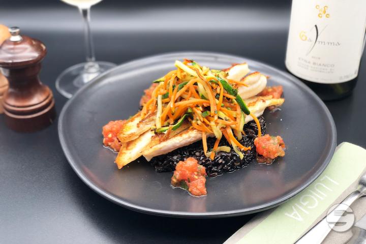 Filetti di Soglila con riso nero e Verdure - Luigia