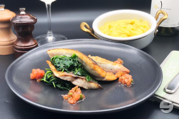 Branzino Croccante con purea di Patate e Spinaci - Luigia