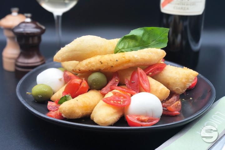 Chiacchere Napoletane alla mozzarella - Luigia