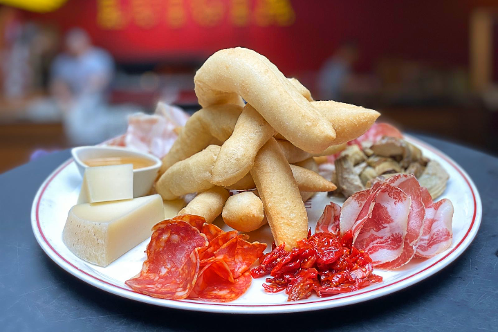 Chiacchiere con salumi - Luigia
