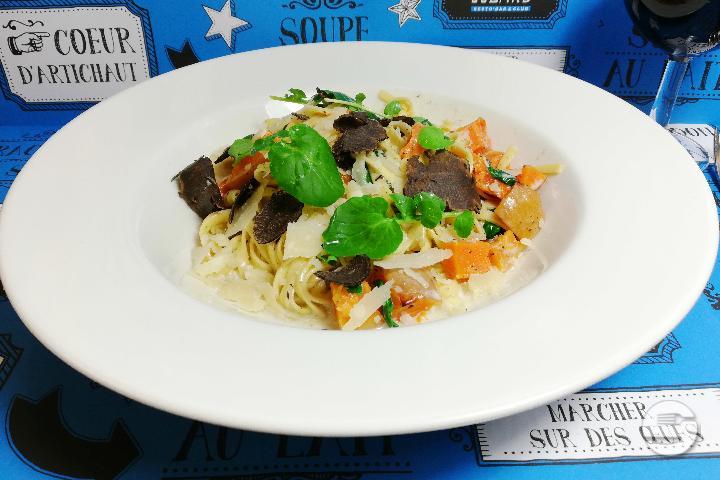 Fresh tagliatelle with black truffle tapenade - Bleu Lézard