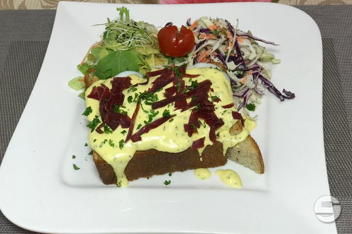Eggs Benedict - Magpies Café