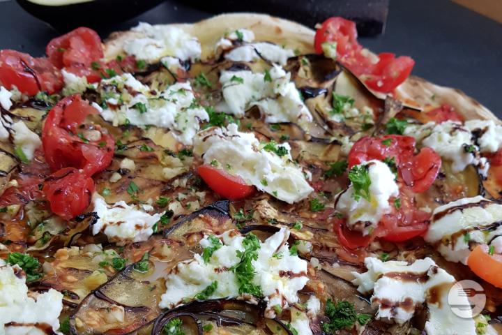 Aubergine, tomates et bufala individuelle - CUT Pizza