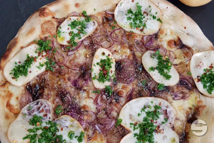 Caramel fumé, oignon et scarmoza individuelle - CUT Pizza