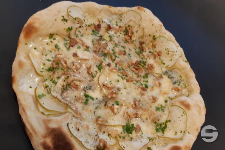 Poire, gorgonzola et noix individuelle - CUT Pizza