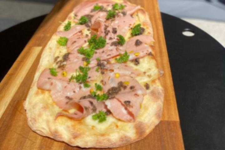 Pizza Individuelle Mortadella et Truffe - CUT Pizza