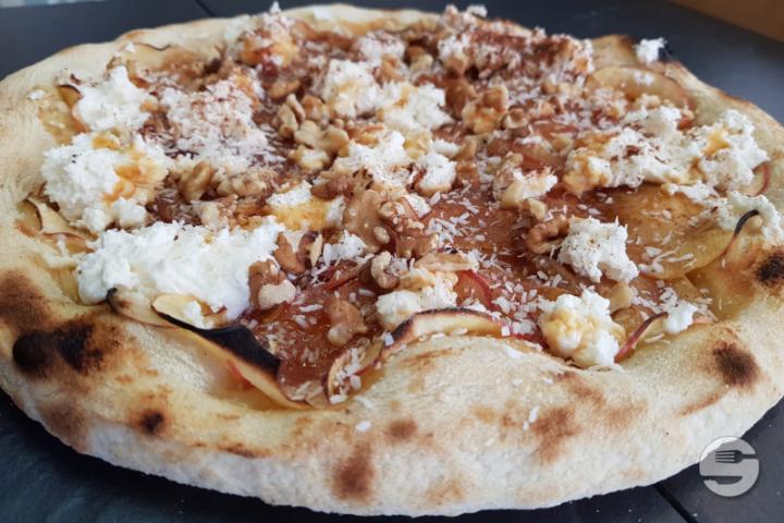 Pizza individuelle pomme, mascarpone et cannelle - CUT Pizza