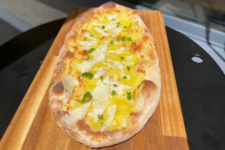 Pizza Familiale Pommes de Terre et Pecorino - CUT Pizza