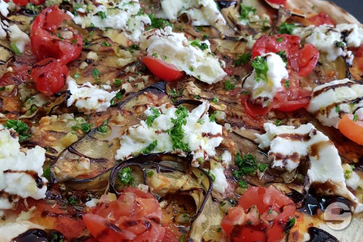 Aubergine, tomates et bufala Familiale - CUT Pizza
