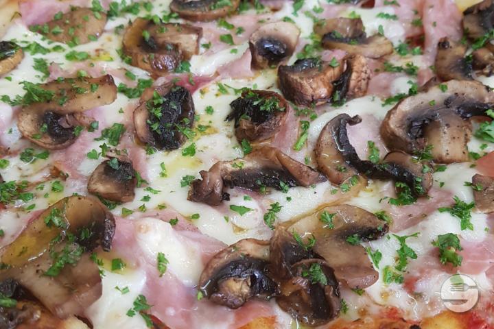 Jambon et champignons Familiale - CUT Pizza