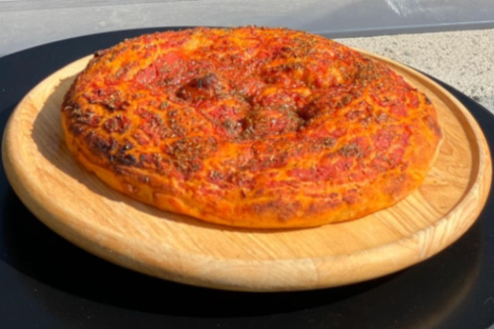 Focaccia épaisse rouge (huile, sel, origan, sauce tomates) - CUT Pizza