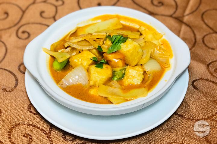 Red curry tofu - Le Basilic