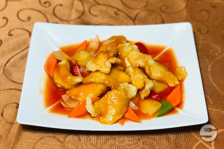 Fish with sweet and sour sauce - Le Basilic