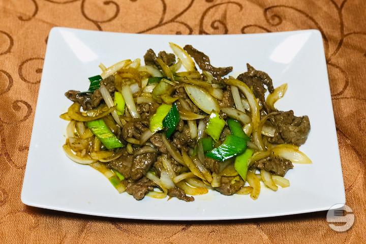 Stuffed beef with onions - Le Basilic