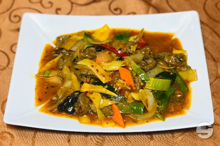 Szechuan beef (strong) - Le Basilic