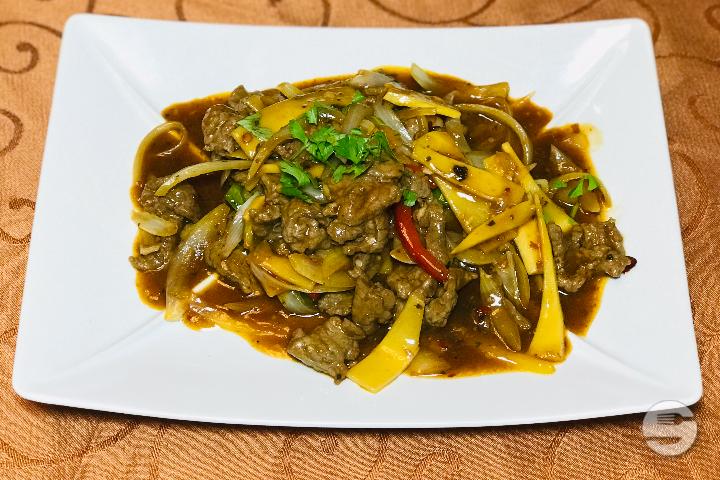 Holy basil beef (strong) - Le Basilic