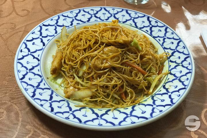 Indian chicken fried noodles - Le Basilic