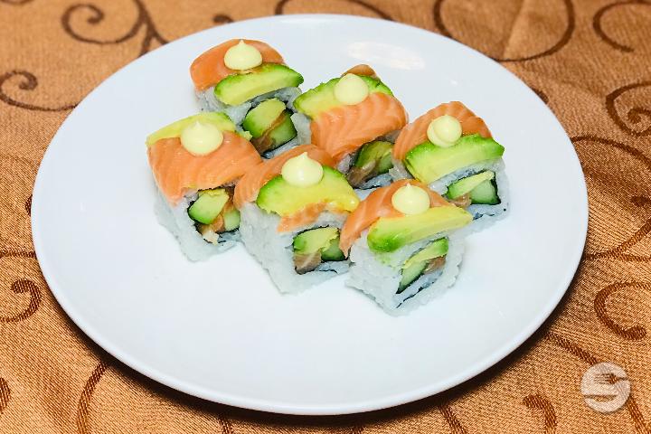 Salmon, cucumber, avocado and mayonnaise - Le Basilic
