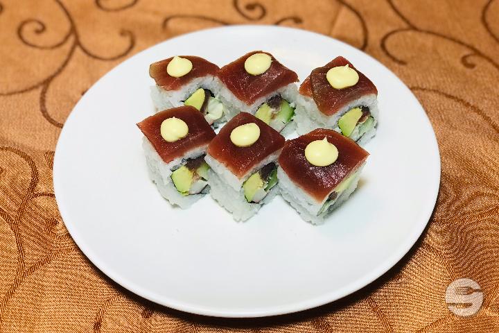 Crab, salmon, cucumber, avocado and mayonnaise - Le Basilic