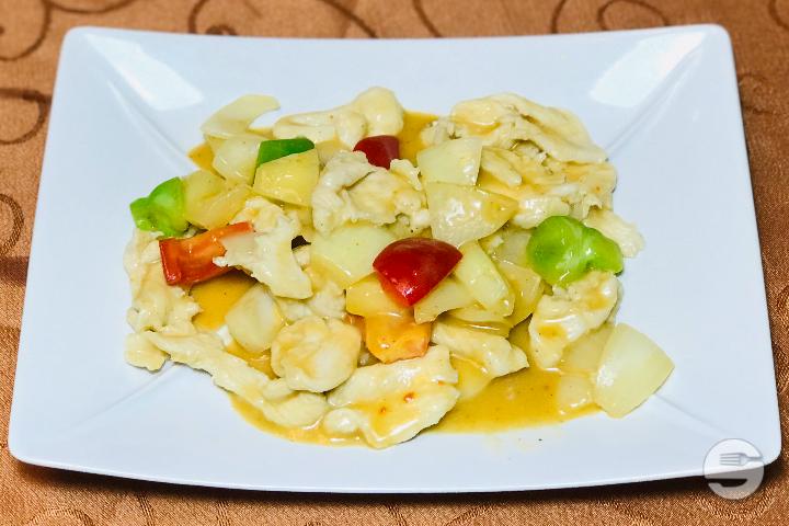 Chicken with satay sauce - Le Basilic