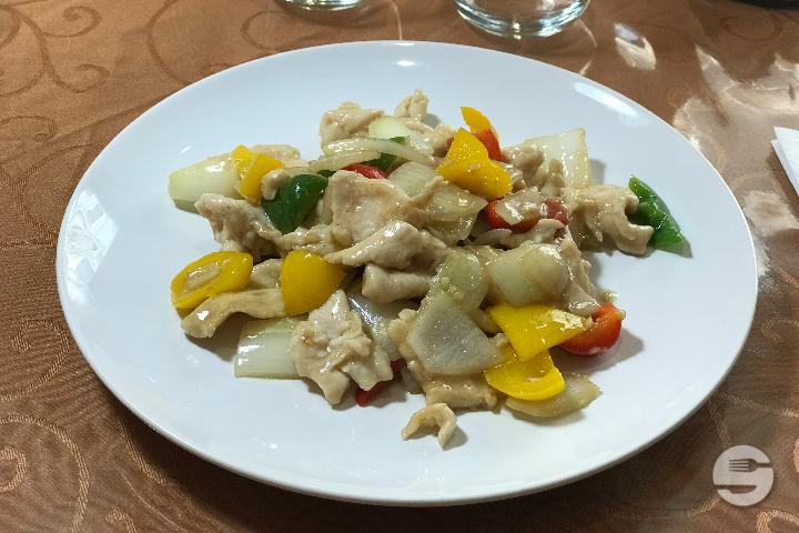 Chicken with garlic and white pepper - Le Basilic