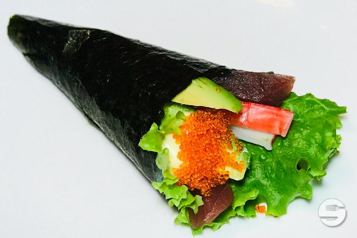 Tuna, salad, cucumber and avocado - Le Basilic