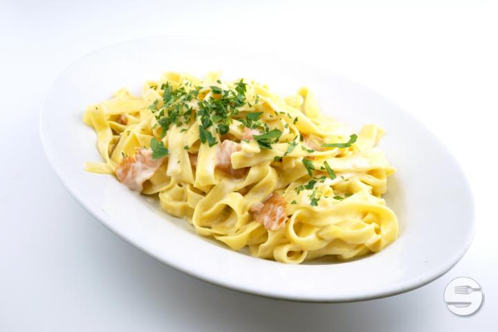 Tagliatelle al salmone - Spiga Ristorante