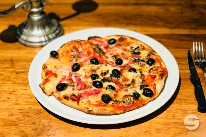 Pizza Regina - Hostellerie de Genève