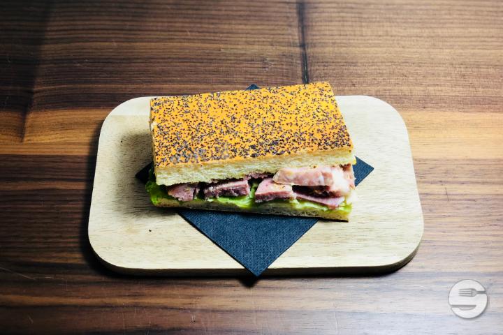 Sandwich with Vaudois sausage - H O K T A