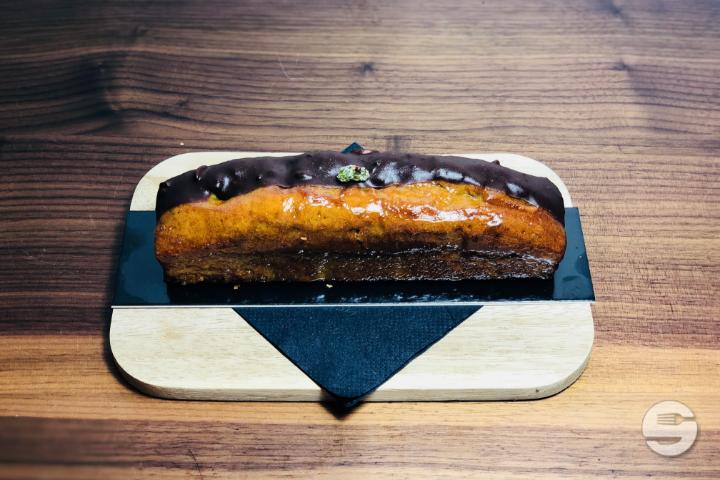 cinnamon pistachio cake - H O K T A