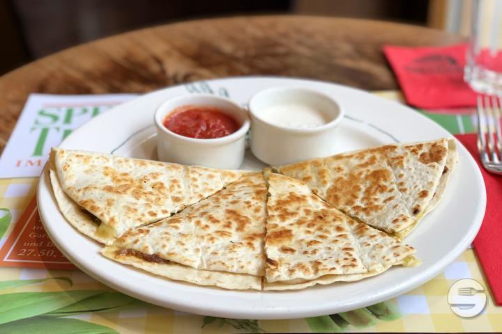 Chicken Quesadilla (klein) - Restaurant Cheyenne
