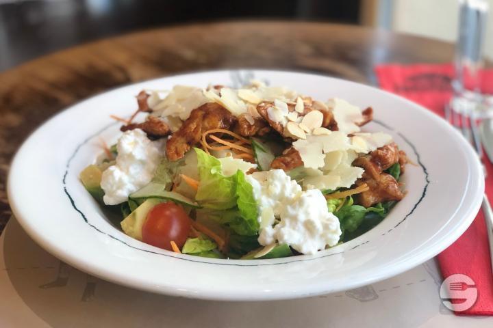 Californian Chicken Salad - Restaurant Cheyenne