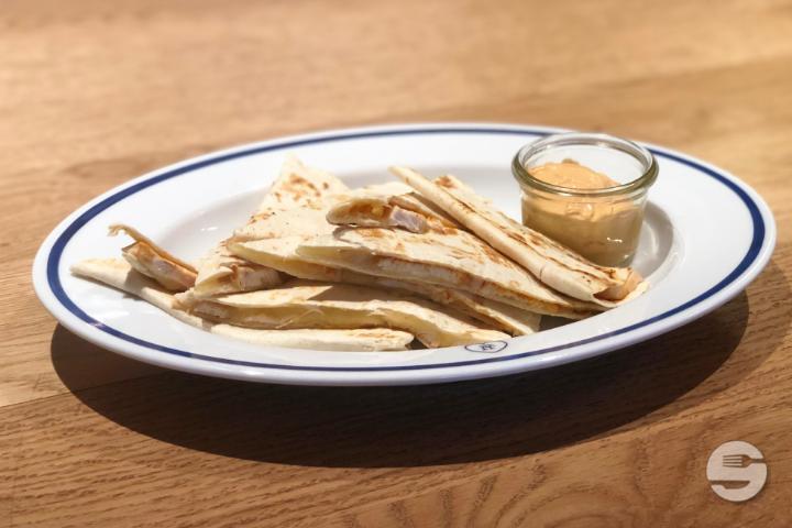 Chicken Quesadilla - Regular - Restaurant IROQUOIS