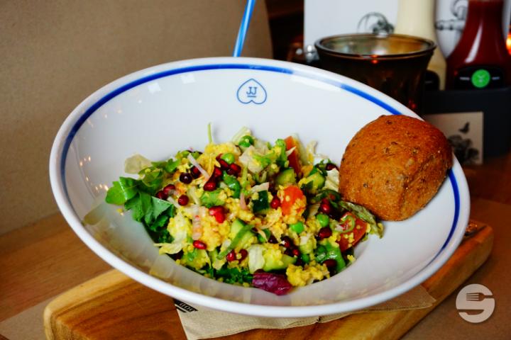 Kale Quinoa Bowl - JACK&JO