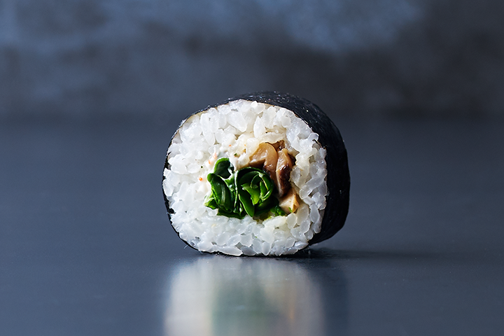 Rucola Shiitake Futomaki (8 pcs.) - Yooji's Josefstrasse