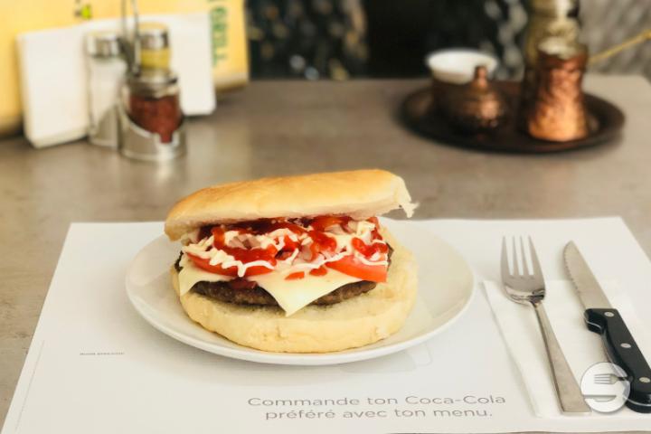 Cheeseburger (160g) - Balkan Grill