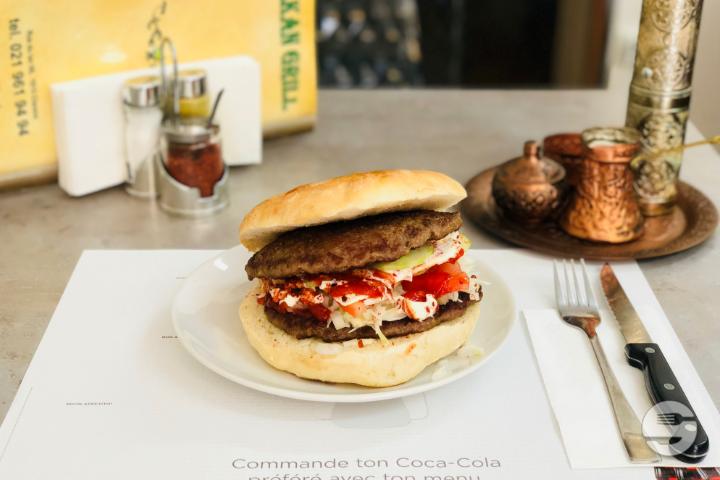 Balkanburger (320g) - Balkan Grill