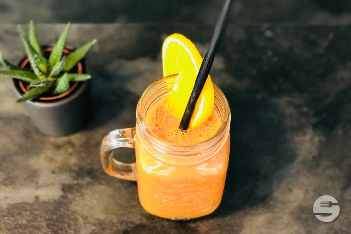 Apple / carrot / ginger - Végé Café