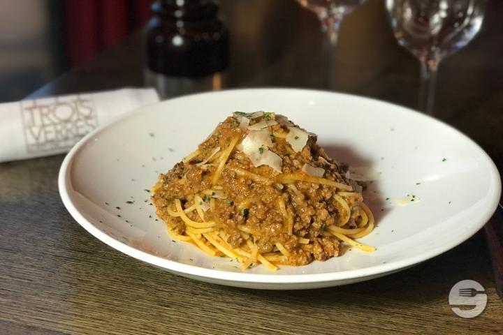 Homemade bolognese spaghetti - Œnothèque - Les Trois Verres