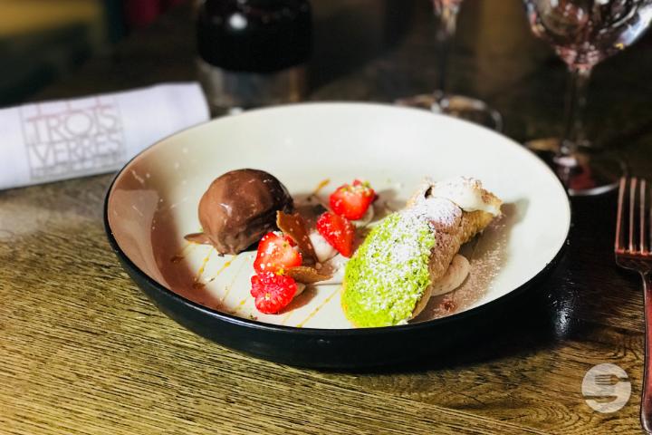 Cannolo Sicilien with ricotta - Œnothèque - Les Trois Verres