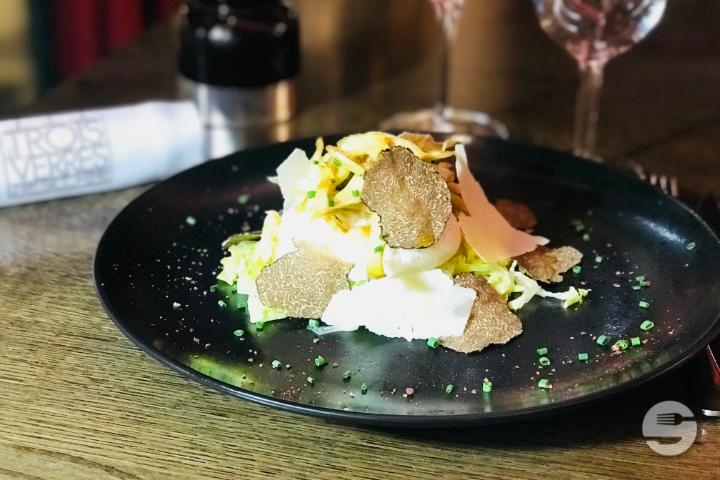 Burrata et Tomate, olives - OEnothèque - Les Trois Verres