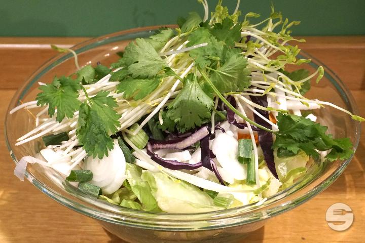 Saigon Salad - Max Salads & Burger