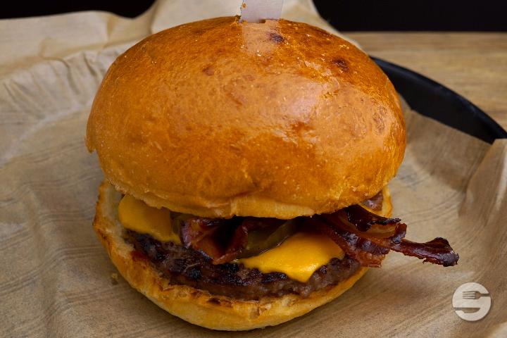 Bacon & Cheeseburger - Max Salads & Burger