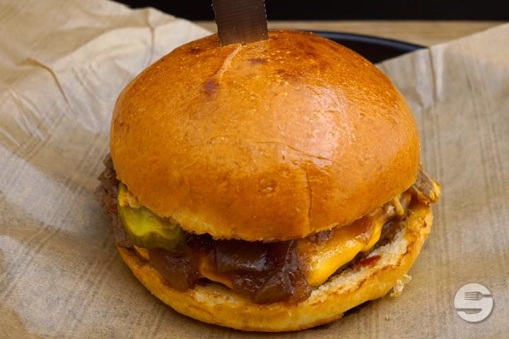 Cheeseburger - Max Salads & Burger