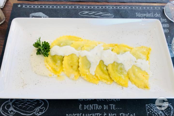 Ravioli salsiccia e friarielli - Café Universal