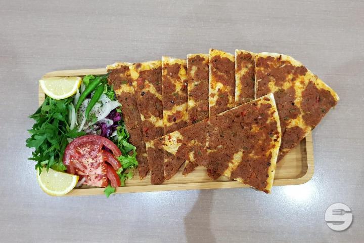 Lamhacun with salad - Minute Kebab