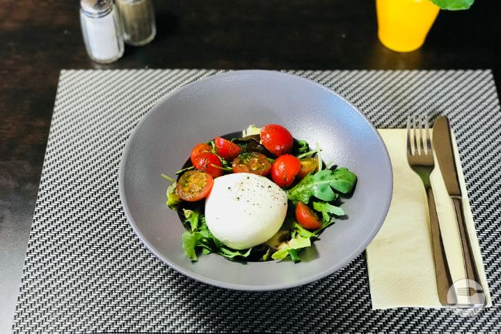Tomato & Buffalo Mozzarella - Le Metropole