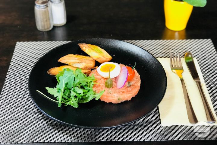 Salmon tartar - Le Metropole
