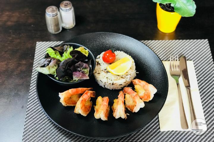 Giant Peeled Prawns - Le Metropole